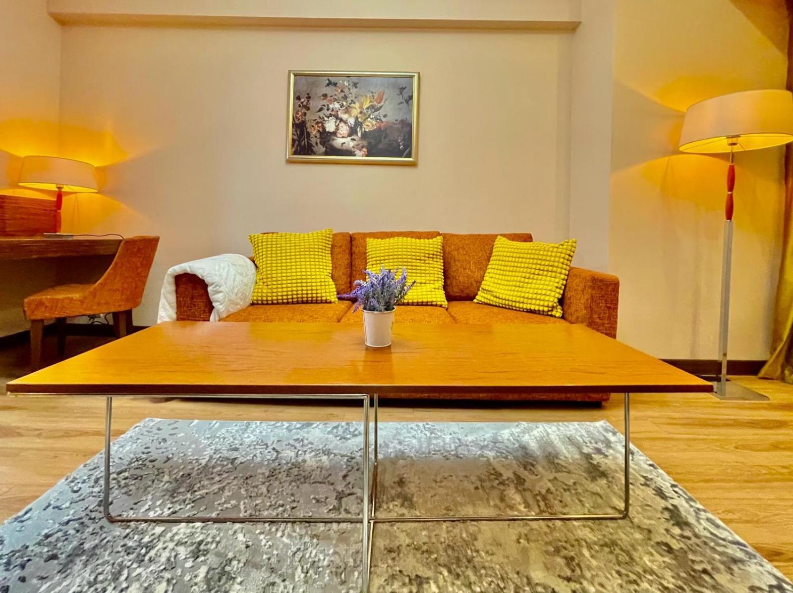 Royal Studio Apartment With A Perfect View - Yamaluxe Bucareste Exterior foto