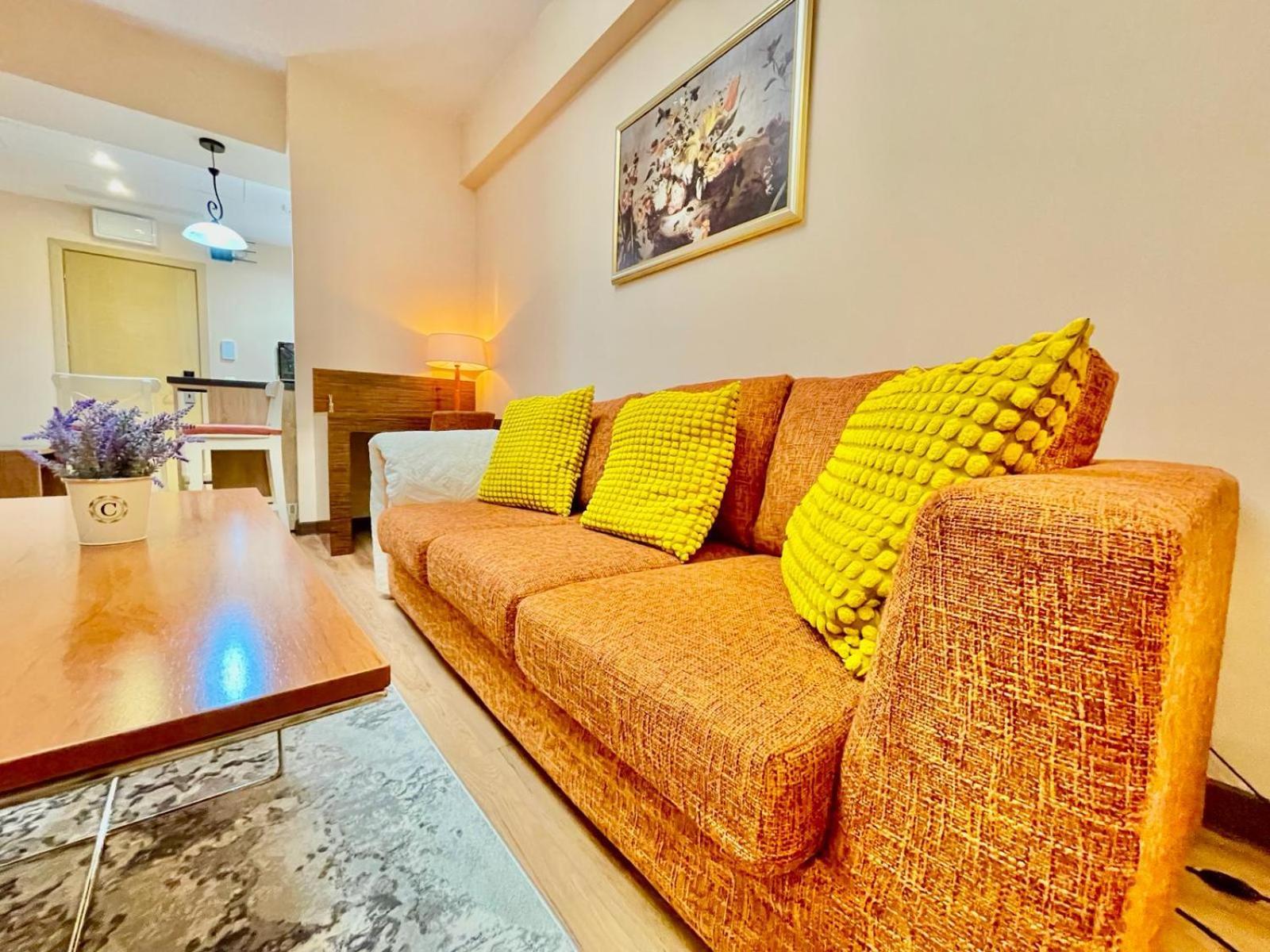 Royal Studio Apartment With A Perfect View - Yamaluxe Bucareste Exterior foto