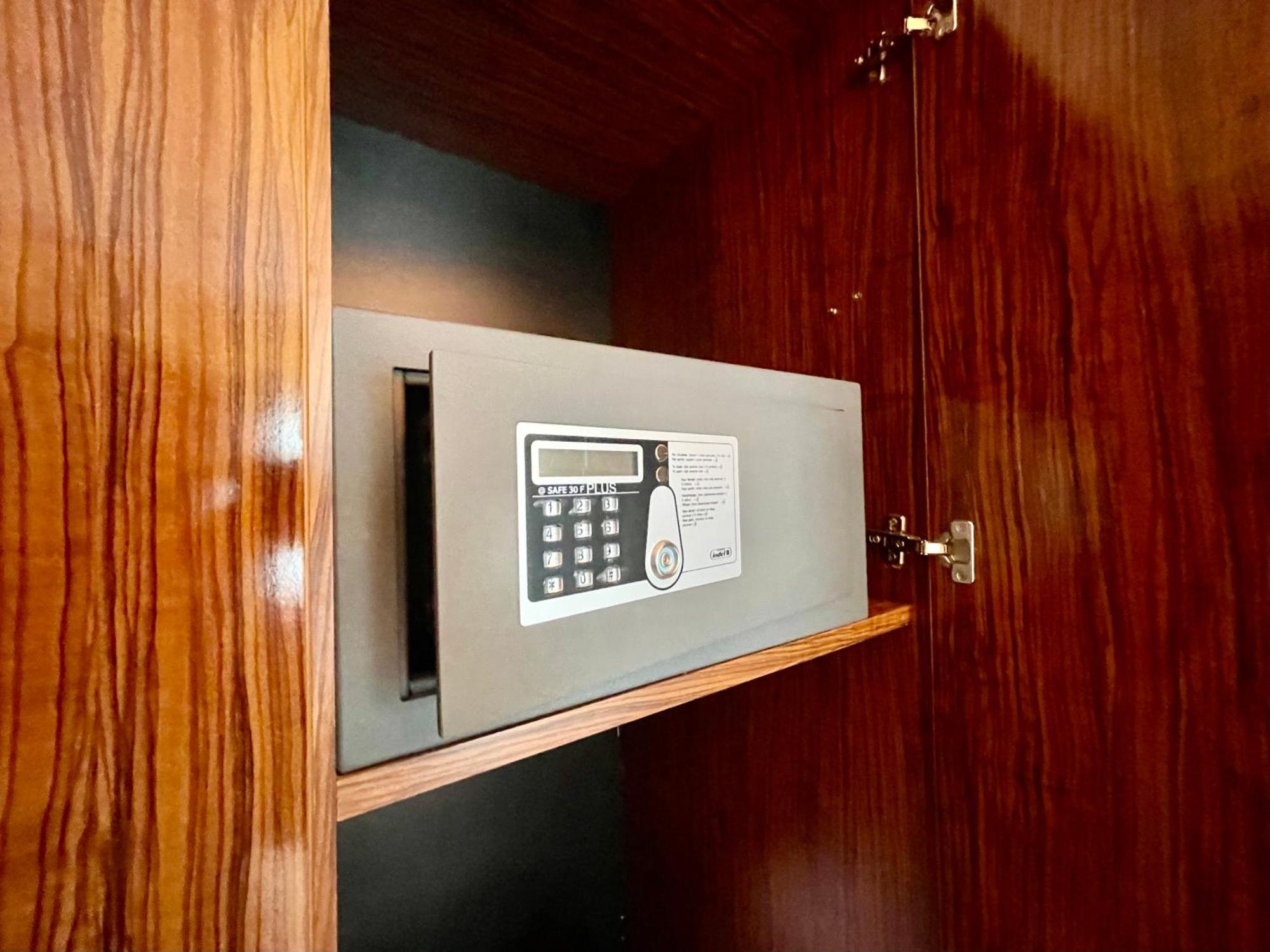 Royal Studio Apartment With A Perfect View - Yamaluxe Bucareste Exterior foto