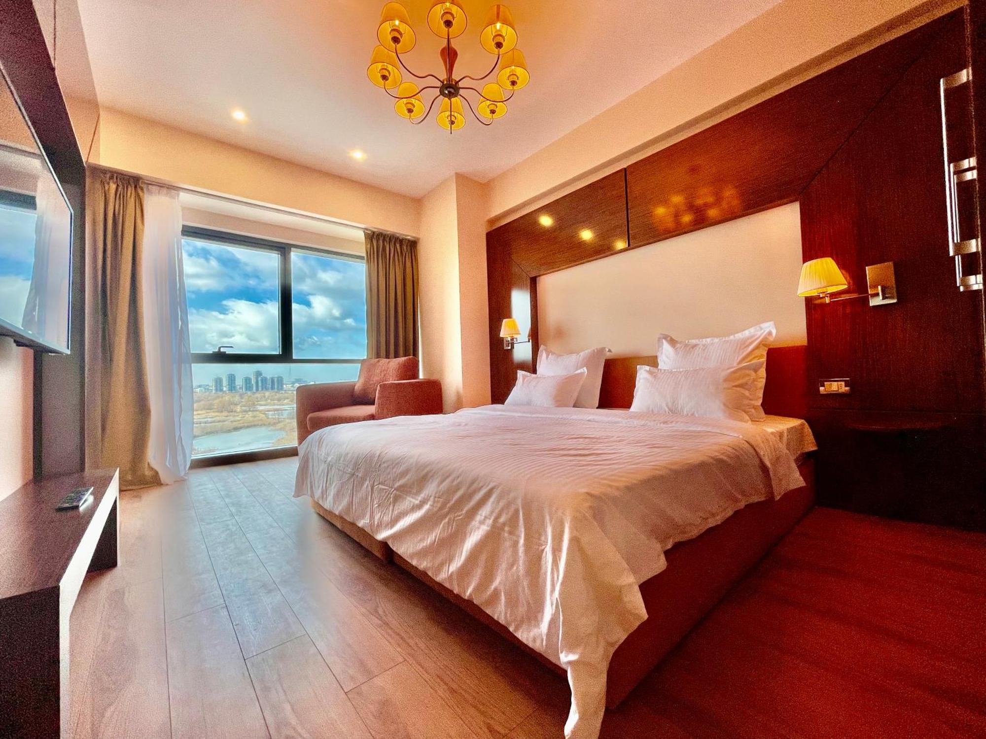 Royal Studio Apartment With A Perfect View - Yamaluxe Bucareste Exterior foto