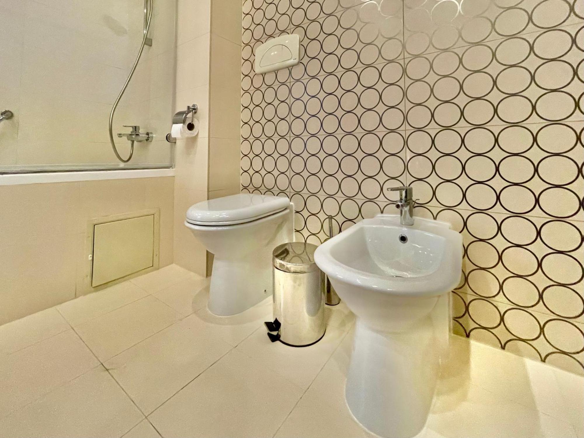 Royal Studio Apartment With A Perfect View - Yamaluxe Bucareste Exterior foto
