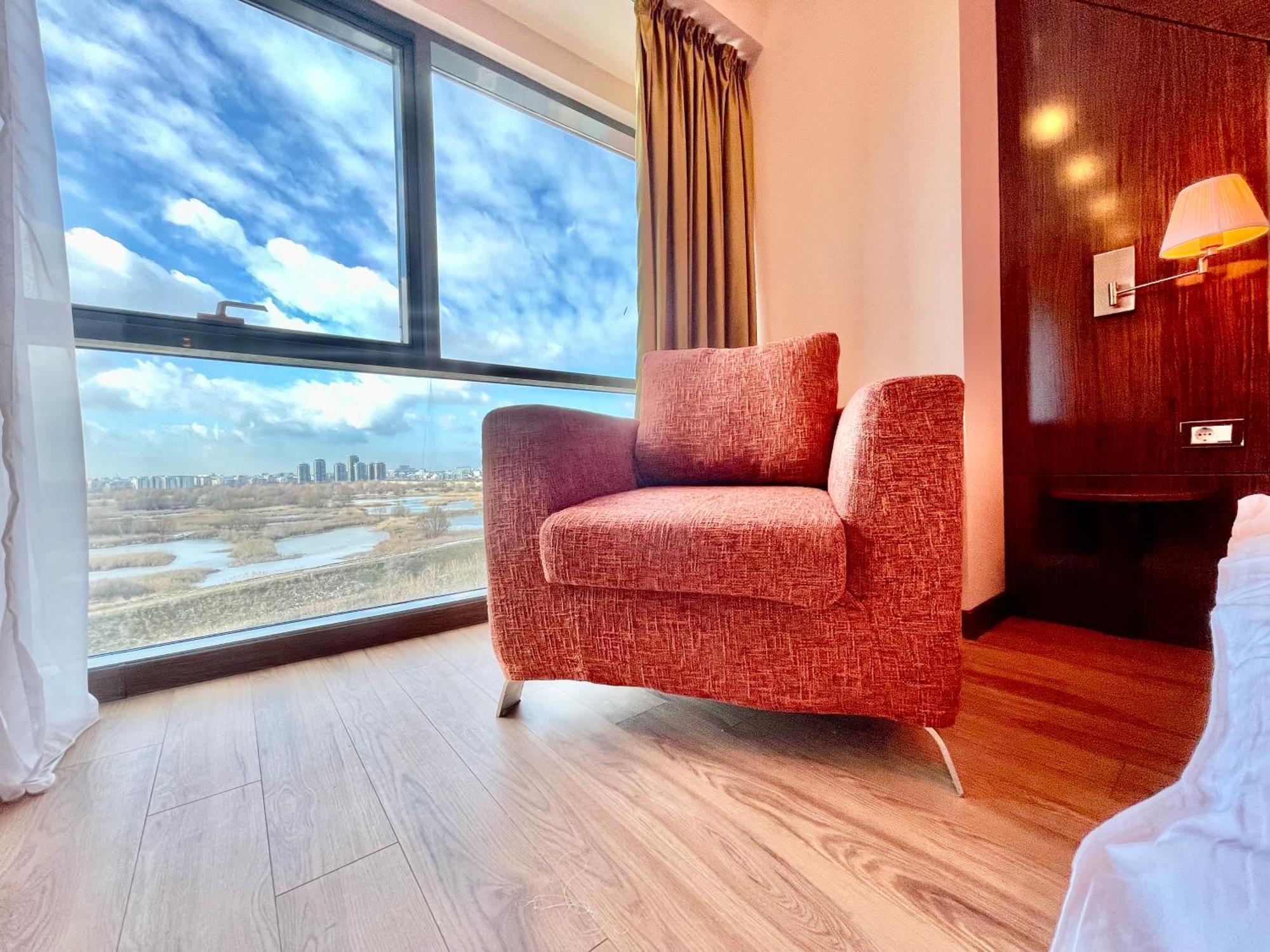 Royal Studio Apartment With A Perfect View - Yamaluxe Bucareste Exterior foto